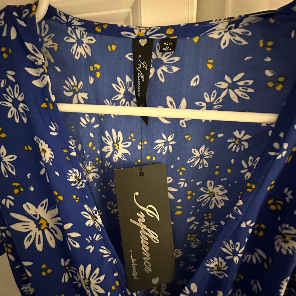 Beautiful Wrap Dress! - Picture 5 of 5
